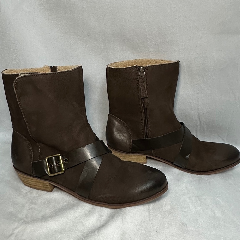 New Softwalk Rayne Brown Soft Leather Pull On Mid Buckle Bootie - Picture 1 of 5